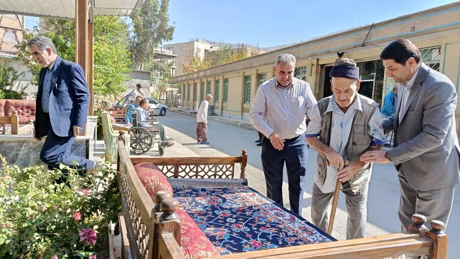 گزارش تصویری از دیدار معاون سیاسی، امنیتی و اجتماعی استانداری با سالمندان خیریه صدیق در هفته ملی سالمندان گزارش تصویری از دیدار معاون سیاسی، امنیتی و اجتماعی استانداری با سالمندان خیریه صدیق در هفته ملی سالمندان