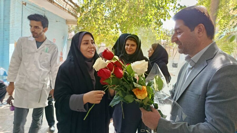 گزارش تصویری از دیدار معاون سیاسی، امنیتی و اجتماعی استانداری با سالمندان خیریه صدیق در هفته ملی سالمندان گزارش تصویری از دیدار معاون سیاسی، امنیتی و اجتماعی استانداری با سالمندان خیریه صدیق در هفته ملی سالمندان