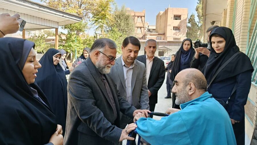 گزارش تصویری از دیدار معاون سیاسی، امنیتی و اجتماعی استانداری با سالمندان خیریه صدیق در هفته ملی سالمندان گزارش تصویری از دیدار معاون سیاسی، امنیتی و اجتماعی استانداری با سالمندان خیریه صدیق در هفته ملی سالمندان
