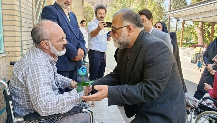 گزارش تصویری از دیدار معاون سیاسی، امنیتی و اجتماعی استانداری با سالمندان خیریه صدیق در هفته ملی سالمندان گزارش تصویری از دیدار معاون سیاسی، امنیتی و اجتماعی استانداری با سالمندان خیریه صدیق در هفته ملی سالمندان
