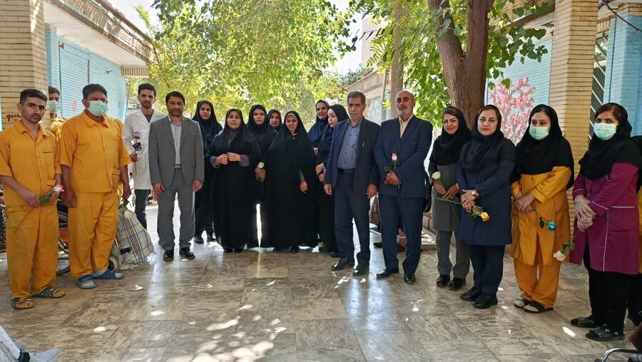 گزارش تصویری از دیدار معاون سیاسی، امنیتی و اجتماعی استانداری با سالمندان خیریه صدیق در هفته ملی سالمندان گزارش تصویری از دیدار معاون سیاسی، امنیتی و اجتماعی استانداری با سالمندان خیریه صدیق در هفته ملی سالمندان
