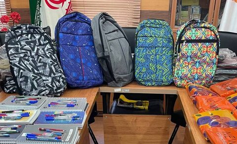 گلپایگان|  توزیع نوشت‌افزار میان مددجویان بهزیستی