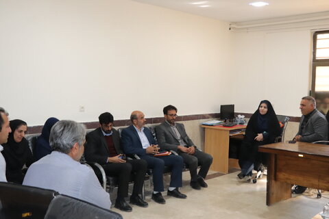 نشست هم اندیشی مدیرکل بهزیستی چهارمحال و بختیاری با کارکنان بهزیستی شهرستان کوهرنگ