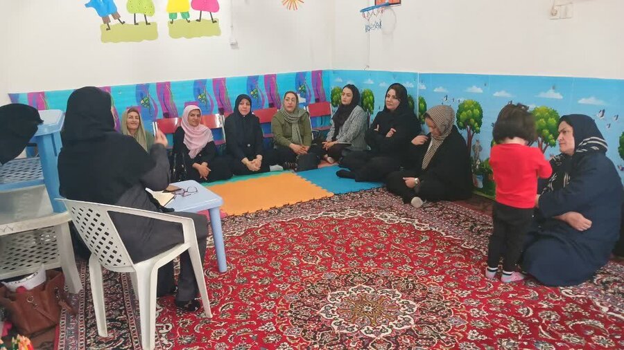طالقان | به مناسبت هفته سلامت روان / کلاس آموزشی  فرزند پروری در مهد کودک برگزار شد
