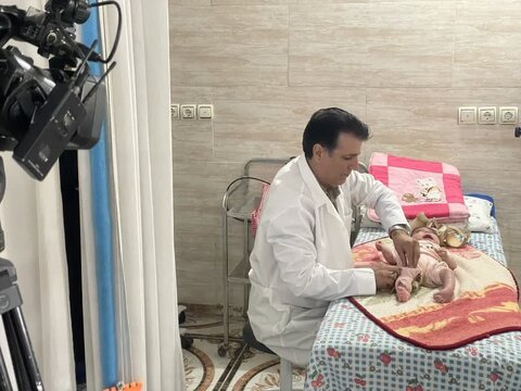 پیگیری روند درمان کودک دارای ناهنجاری مادرزادی در آذرشهر