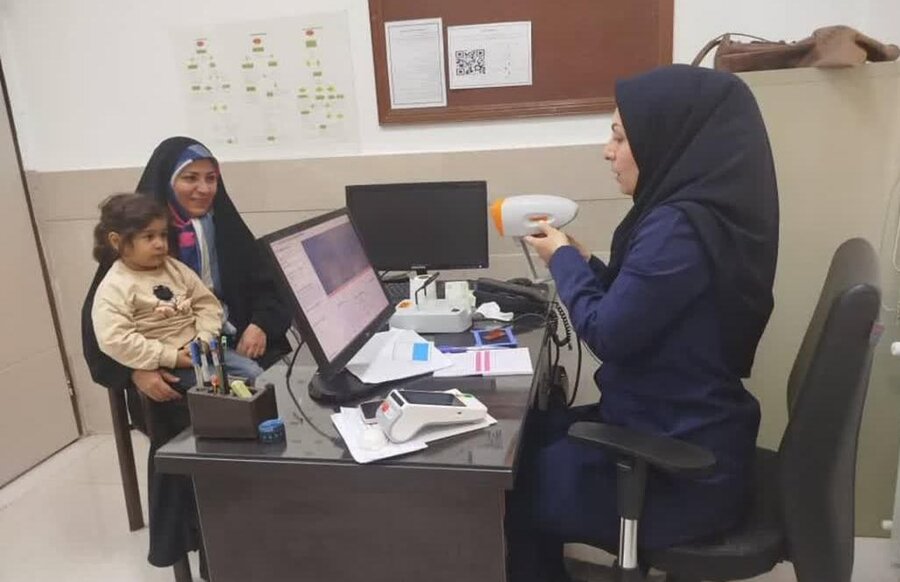 کاشان| رصد و بازدید میدانی ناظران استانی برای ارتقای کیفیت غربالگری بینایی و شنوایی