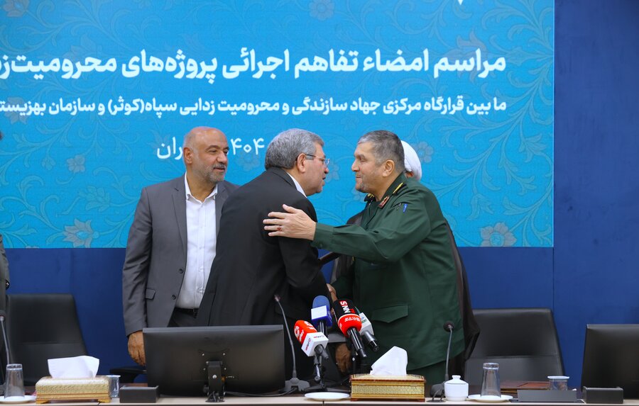 اهدای 3459 جهیزیه و امضای تفاهم نامه همکاری با سپاه پاسداران اهدای 3459 جهیزیه و امضای تفاهم نامه همکاری با سپاه پاسداران