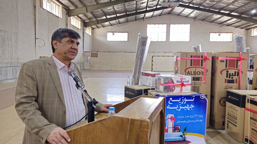 واگذاری ۳۳ سری جهیزیه به زوجین تحت حمایت بهزیستی