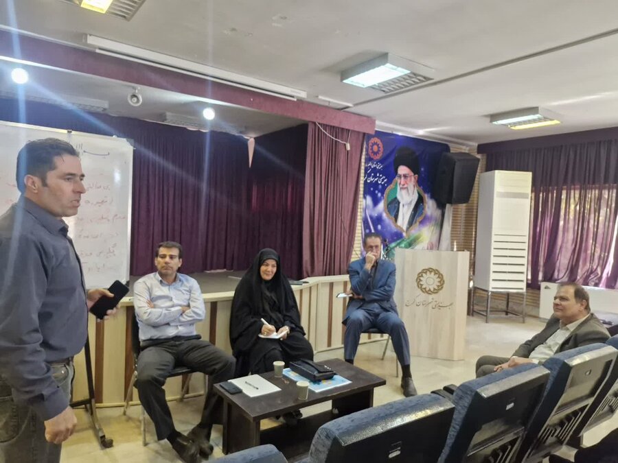 نشست صمیمانه مدیرکل بهزیستی البرز با کارکنان بهزیستی کرج نشست صمیمانه مدیرکل بهزیستی البرز با کارکنان بهزیستی کرج