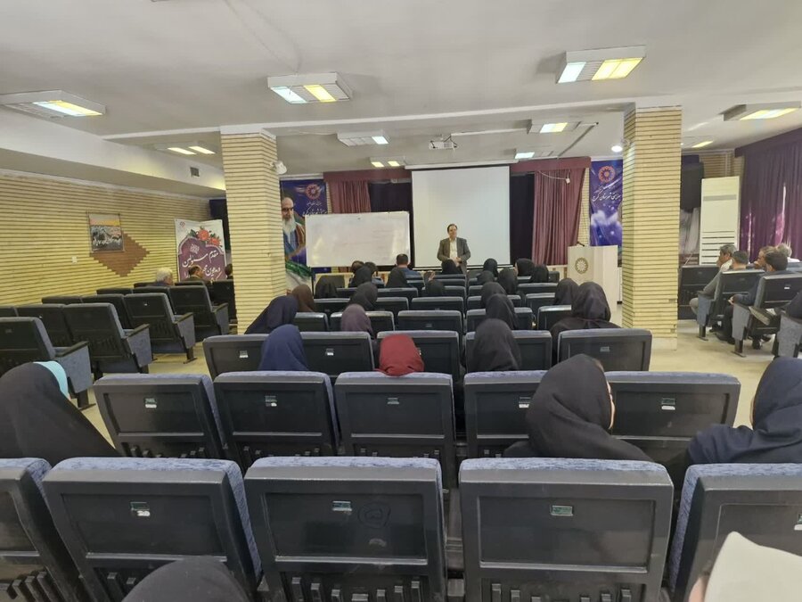 نشست صمیمانه مدیرکل بهزیستی البرز با کارکنان بهزیستی کرج نشست صمیمانه مدیرکل بهزیستی البرز با کارکنان بهزیستی کرج