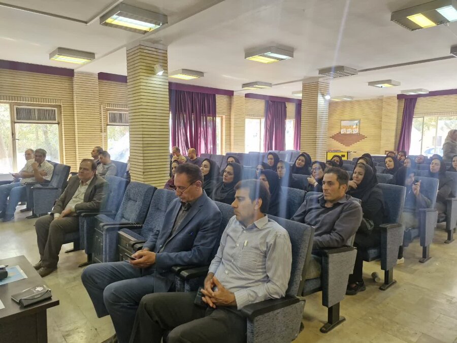 نشست صمیمانه مدیرکل بهزیستی البرز با کارکنان بهزیستی کرج نشست صمیمانه مدیرکل بهزیستی البرز با کارکنان بهزیستی کرج