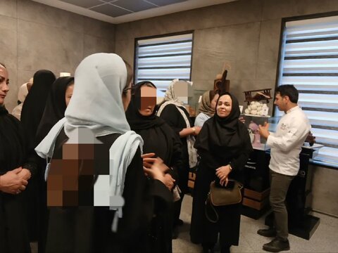 دوره آموزشی کیک و شیرینی‌پزی ویژه بانوان سرپرست خانواده