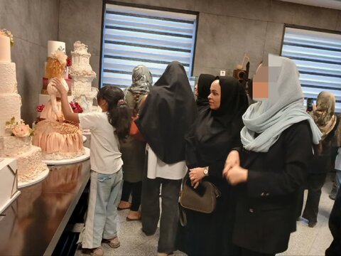 دوره آموزشی کیک و شیرینی‌پزی ویژه بانوان سرپرست خانواده