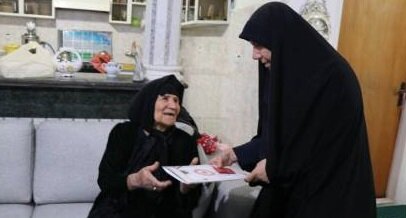 دیدار صمیمی دکتر کاظمزاده و مدیرکل بهزیستی آذربایجانغربی با خانوادههای معظم شهدا