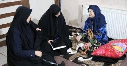 دیدار صمیمی دکتر کاظمزاده و مدیرکل بهزیستی آذربایجانغربی با خانوادههای معظم شهدا