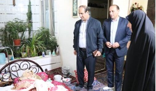 دیدار صمیمی دکتر کاظمزاده و مدیرکل بهزیستی آذربایجانغربی با خانوادههای معظم شهدا