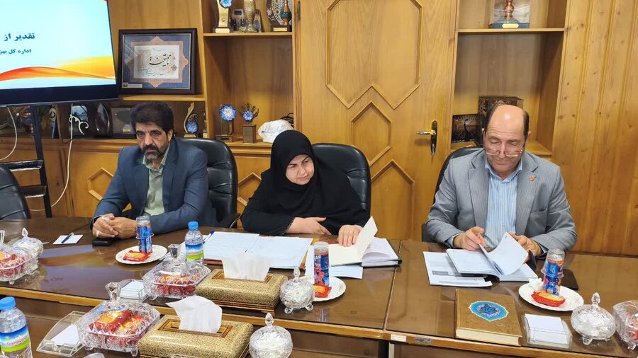 تقدیر از کارشناس آمار اداره کل بهزیستی استان