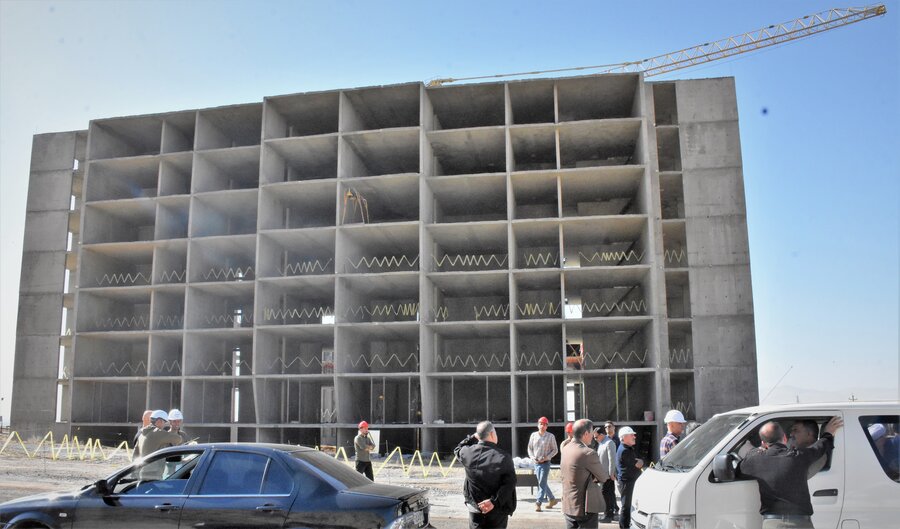 کلنگ مسکن مددجویان بهزیستی به جانِ زمین نشست