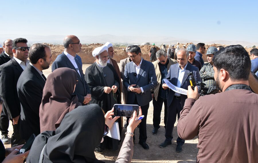 کلنگ مسکن مددجویان بهزیستی به جانِ زمین نشست