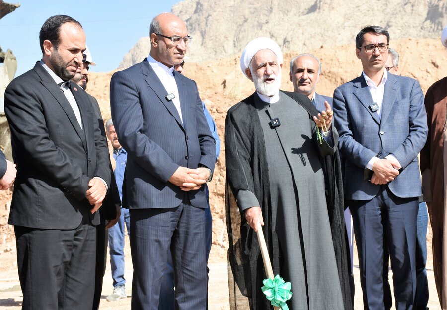 کلنگ مسکن مددجویان بهزیستی به جانِ زمین نشست