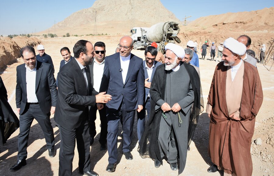 کلنگ مسکن مددجویان بهزیستی به جانِ زمین نشست