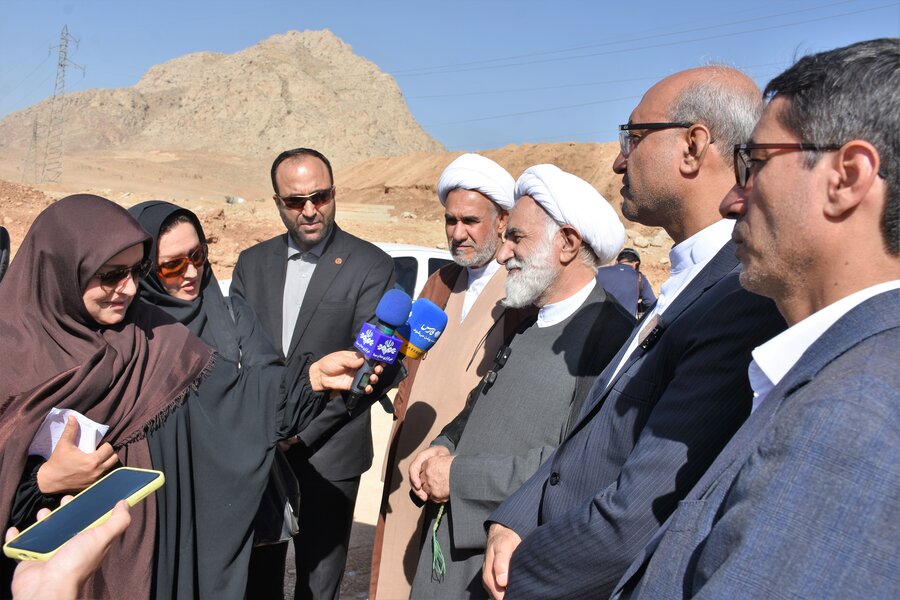 کلنگ مسکن مددجویان بهزیستی به جانِ زمین نشست