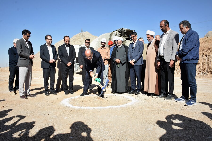 کلنگ مسکن مددجویان بهزیستی به جانِ زمین نشست