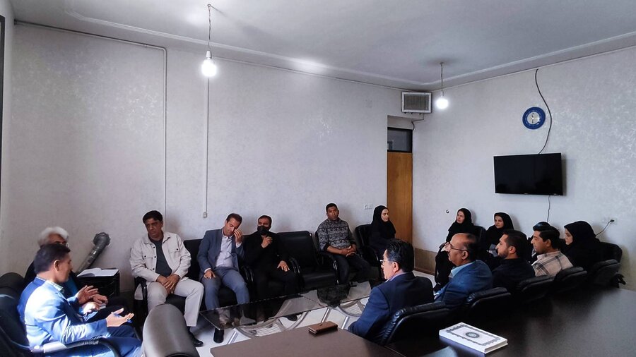 ارسنجان|مدیرکل بهزیستی فارس در نشست با رئیس و پرسنل بهزیستی ارسنجان: همکاری و همراهی، کلید توسعه خدمات است