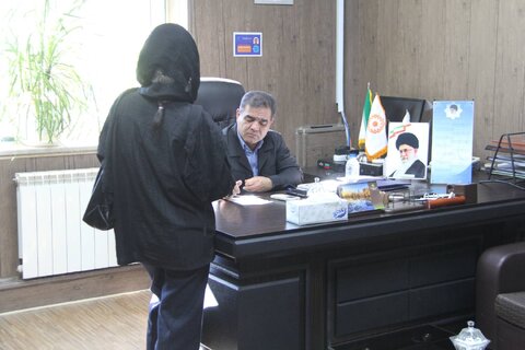 گزارش تصویری| مدیر کل بهزیستی ایلام پاسخگوی مراجعان حضوری در دوشنبه های مردمی