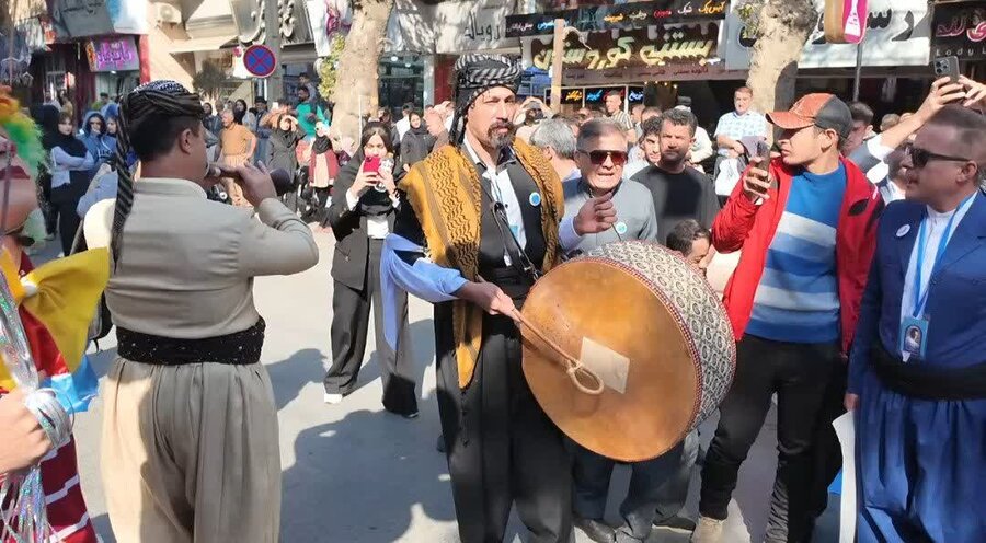 کارناوال هجدهمین جشنواره بینالمللی تئاتر خیابانی مریوان برگزار شد