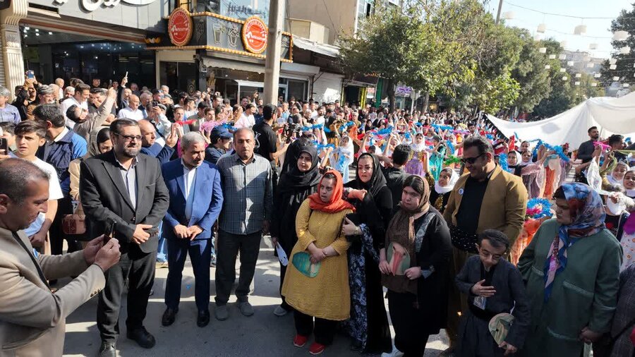 کارناوال هجدهمین جشنواره بینالمللی تئاتر خیابانی مریوان برگزار شد