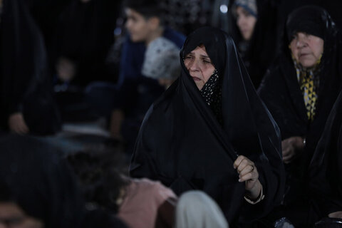 گزارش تصویری/ مراسم تجلیل از مادران و پدران پرستار دارای فرزند معلول در حرم حضرت علی بن جعفر(ع)