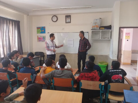 کارگاه آموزشی پیشگیری از آسیب‌های اجتماعی با محوریت فضای مجازی در قروه برگزار شد