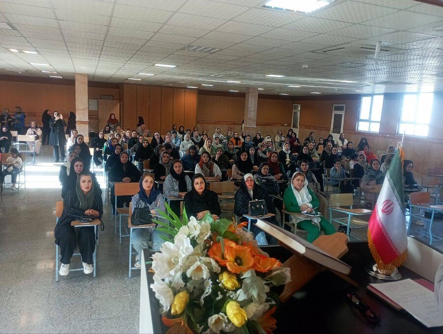 شیراز|برگزاری کارگاه آموزشی پیشگیری از آسیب های اجتماعی توسط کارشناس اورژانس اجتماعی شیراز