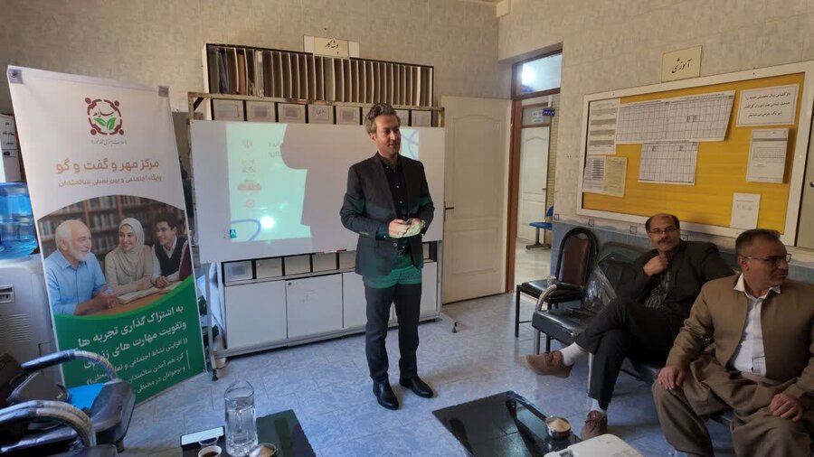 نخستین جلسه آموزشی «طرح سلام» با حضور بازنشستگان آموزش و پرورش در سنندج برگزار شد