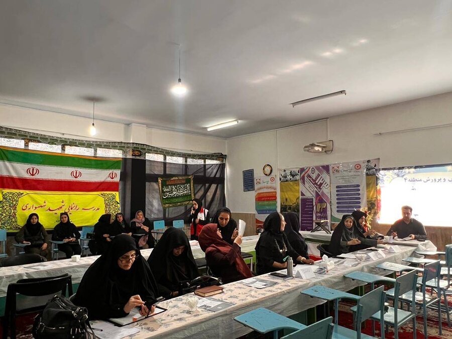 شهرتهران| سومین میز خدمت طرح «سلام» با محوریت ارتقای سلامت اجتماعی در دبستان شهسواری برگزار شد