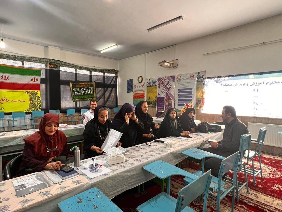 شهرتهران| سومین میز خدمت طرح «سلام» با محوریت ارتقای سلامت اجتماعی در دبستان شهسواری برگزار شد