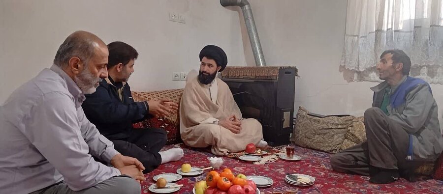 فیروزکوه | تجلیل امام جمعه شهرستان از خانواده‌های بهزیستی به مناسبت ولادت حضرت زینب (س) و روز پرستار