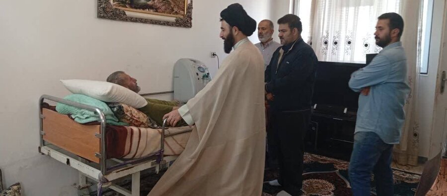 فیروزکوه | تجلیل امام جمعه شهرستان از خانواده‌های بهزیستی به مناسبت ولادت حضرت زینب (س) و روز پرستار