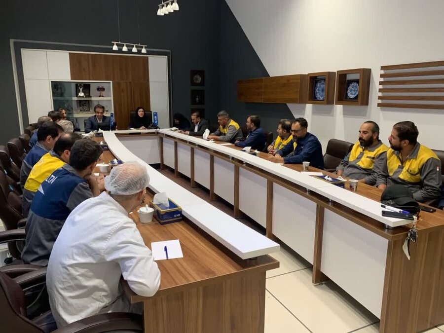 دماوند | برگزاری کارگاه تحکیم بنیان خانواده و تقویت روابط بین فردی در کارخانه تولیدی البا گاز همزمان با هفته سلامت روان