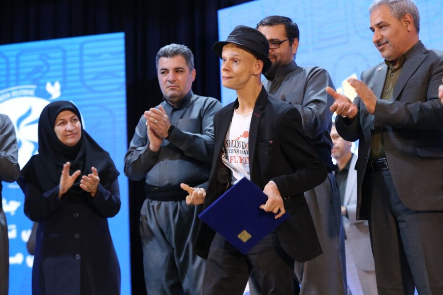 اختتامیه هجدهمین جشنواره بین‌المللی تئاتر خیابانی مریوان با حضور مسئولان بهزیستی کشور برگزار شد