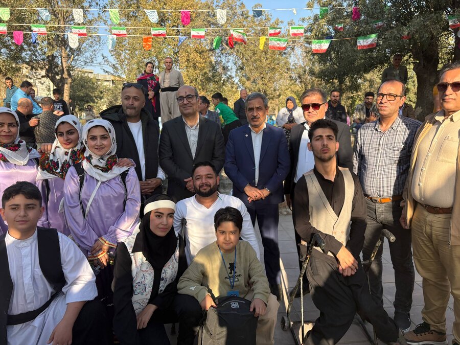 حضور مدیرکل بهزیستی کردستان در اجراهای بخش فراگیر معلولان هجدهمین جشنواره تئاتر خیابانی مریوان