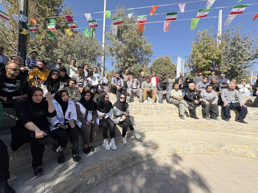 حضور مدیرکل بهزیستی کردستان در اجراهای بخش فراگیر معلولان هجدهمین جشنواره تئاتر خیابانی مریوان
