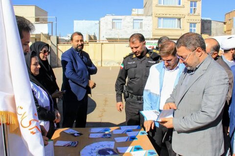 فرماندار زنجان، مدیرکل پدافند غیرعامل استانداری از غرفه پدافند غیرعامل بازدید کردند