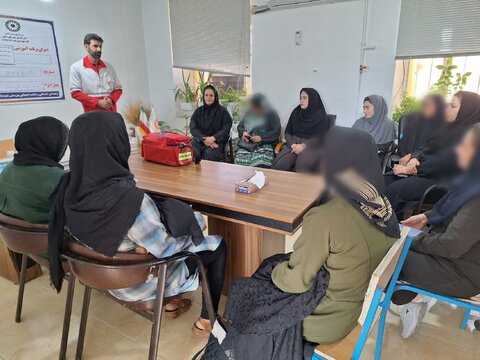 برگزاری کارگاه آموزشی امداد و کمک‌های اولیه در بهزیستی دزپارت