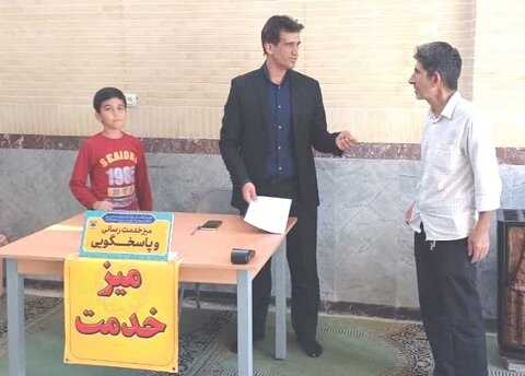 شاهین‌شهر و میمه| برگزاری میز خدمت اداره بهزیستی در مصلی شهر گرکاب