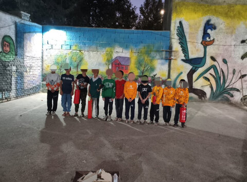 نظرآباد | مانور پدافند غيرعامل و آموزش مقابله با بحران در مركز "آغوش مهربان منجى" برگزار شد