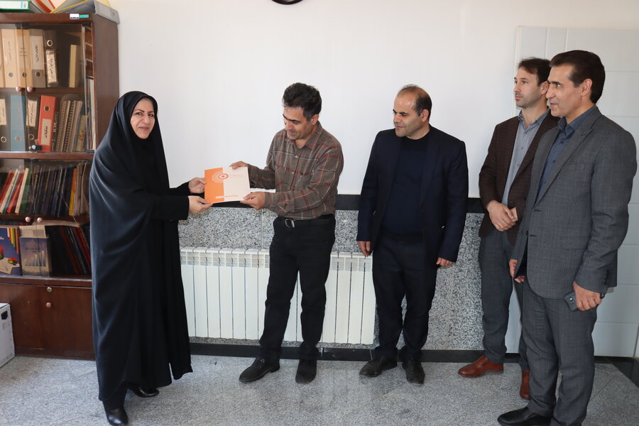 تجلیل از کارشناس مسئول برنامه‌ریزی و نوآوری اجتماعی بهزیستی اردبیل به مناسبت روز آمار و برنامه‌ریزی