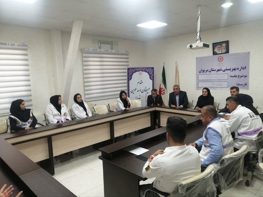 دیدار مدیر حراست و رئیس فوریتهای اجتماعی استان با پرسنل اورژانس اجتماعی مریوان