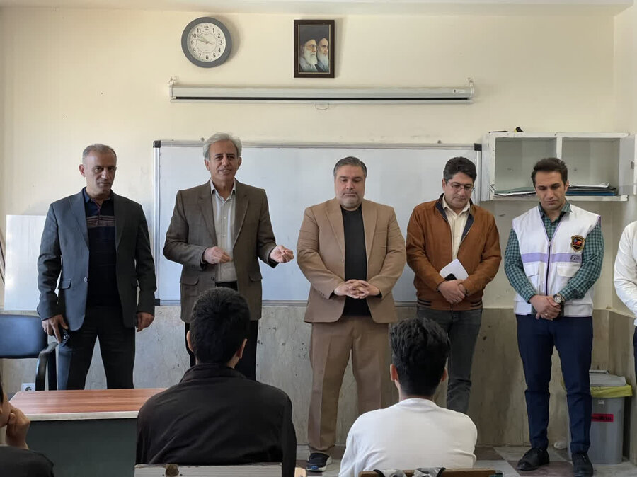 حمایت از دانش‌آموزان آسیب‌پذیر در مدرسه ولایت قروه